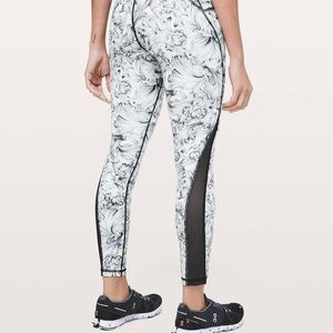 Lululemon train times 7/8. Size 6